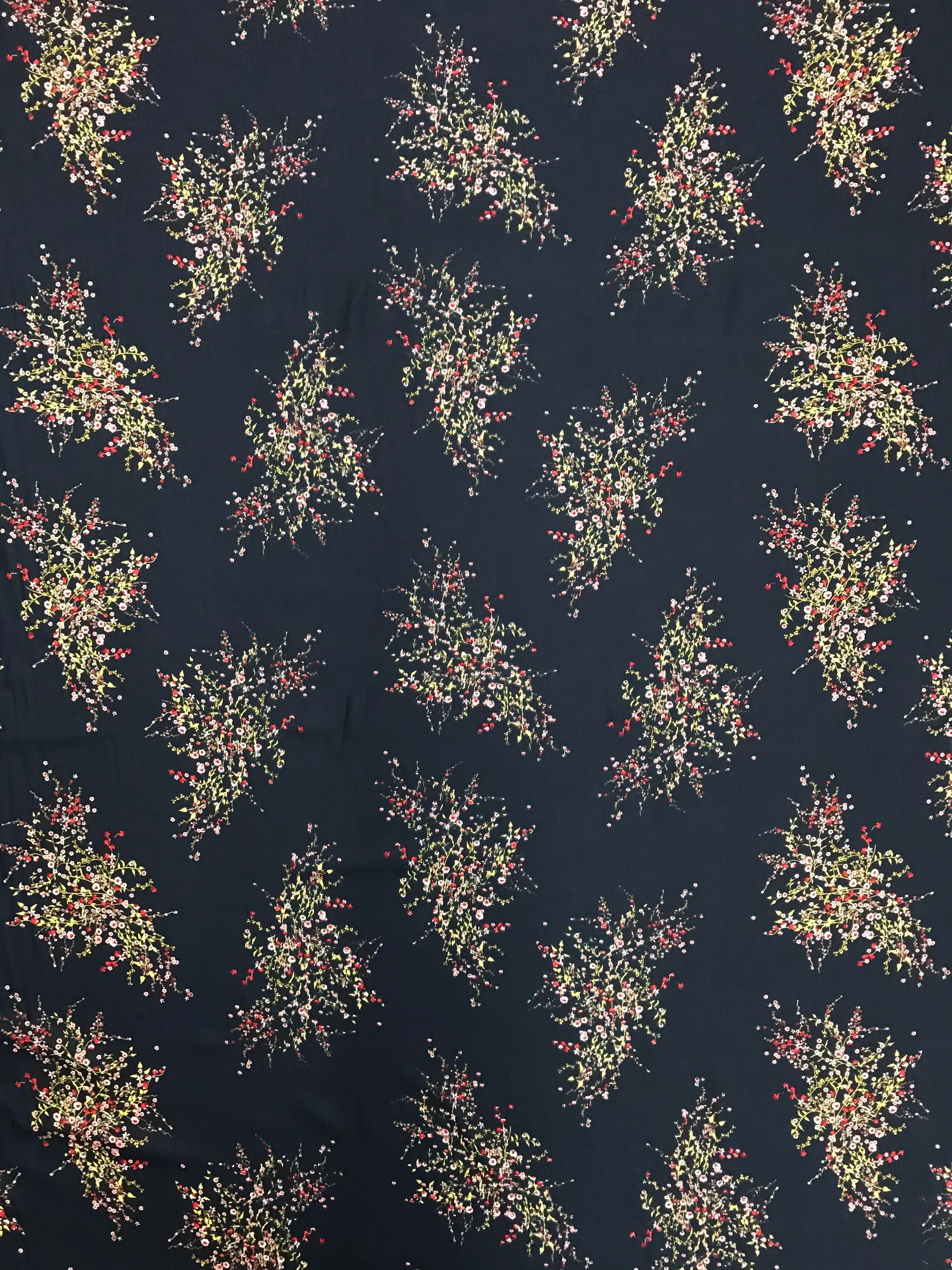 WS-7341W DIGITAL BOUQUET PRINT WOOL VISCOSE FINE TWILL. ITALY