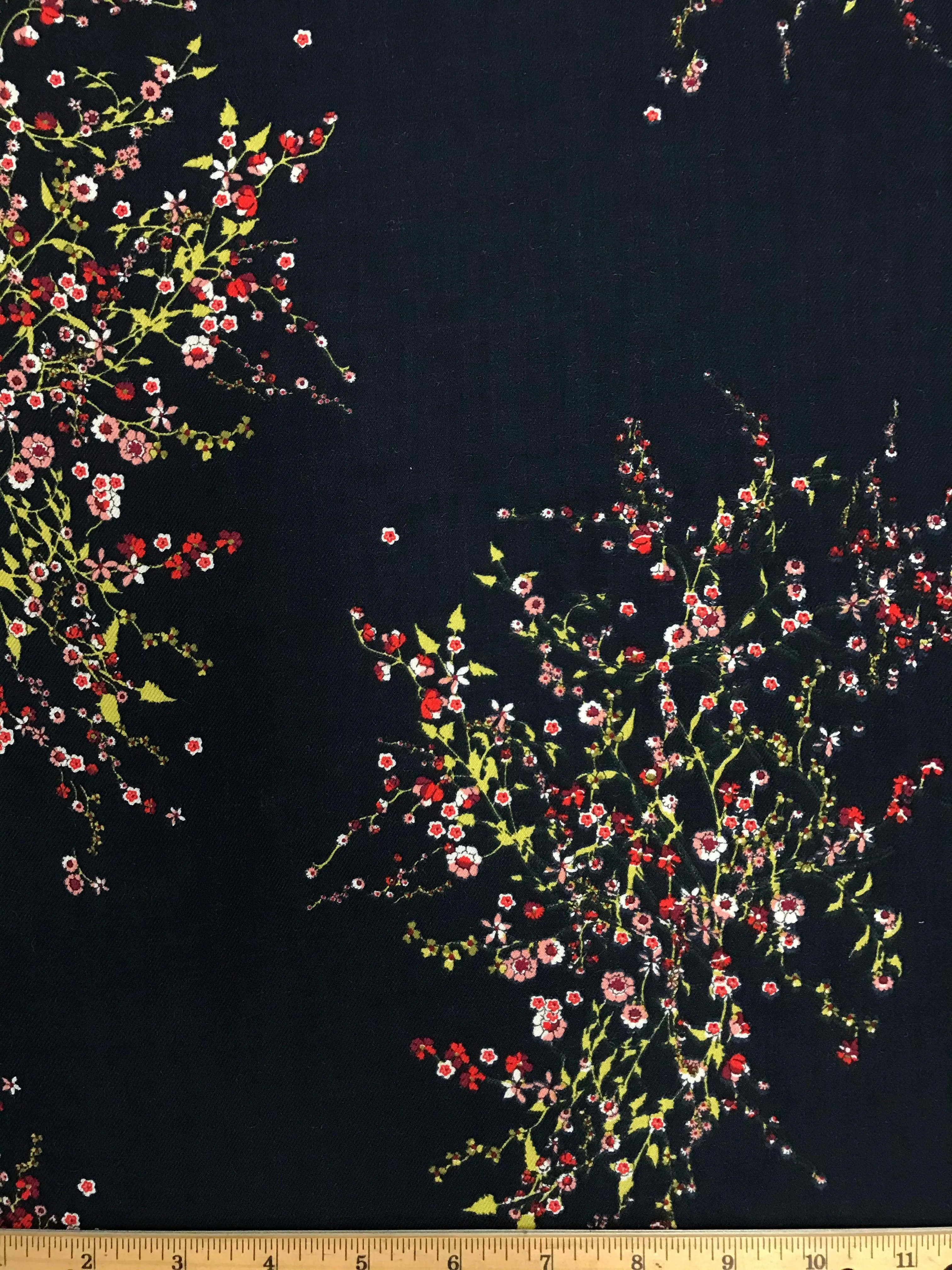 WS-7341W DIGITAL BOUQUET PRINT WOOL VISCOSE FINE TWILL. ITALY